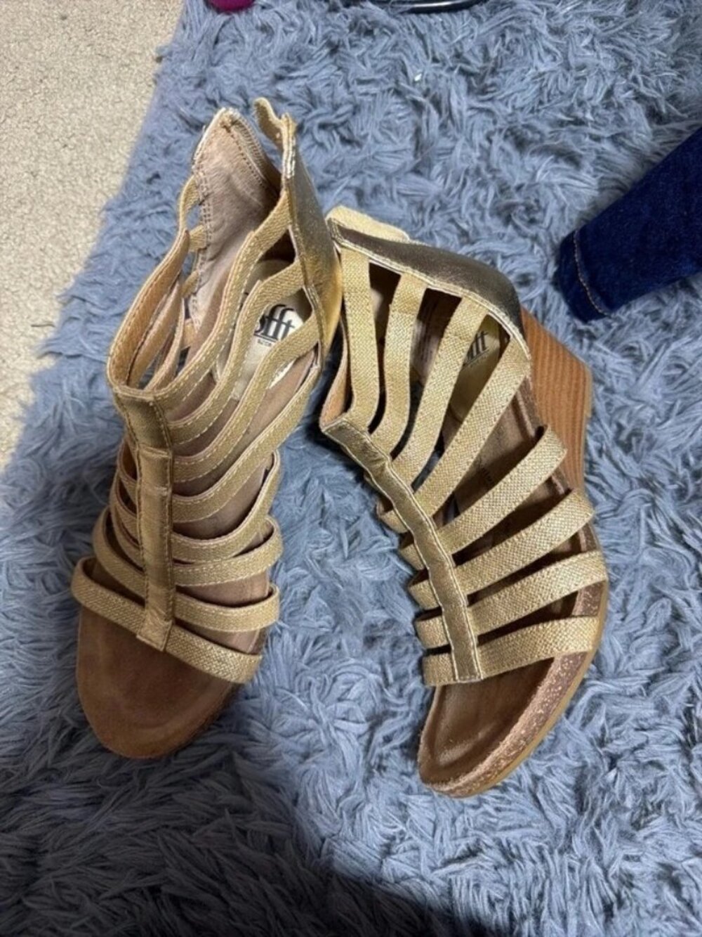 Sofft Debbie Womens Gold Faux Leather Wedge Sandals US 6.5 Strappy Back Zip